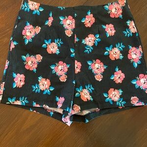 Charlotte Russe shorts size small